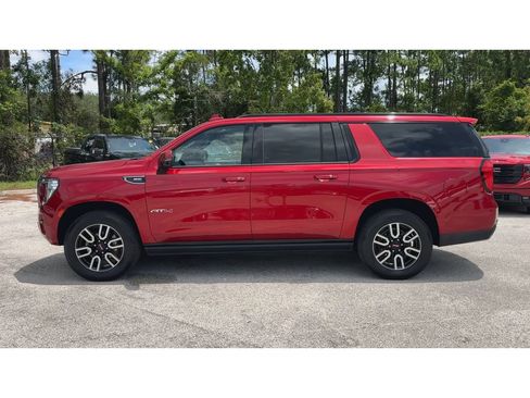 Certified 2021 GMC Yukon XL AT4 w/ AT4 Premium Package AWD/4WD image 6