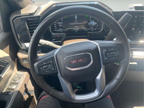 Used 2025 GMC Sierra 1500 SLT AWD/4WD image 28