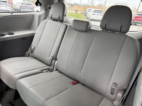Certified 2017 Toyota Sienna XLE image 29