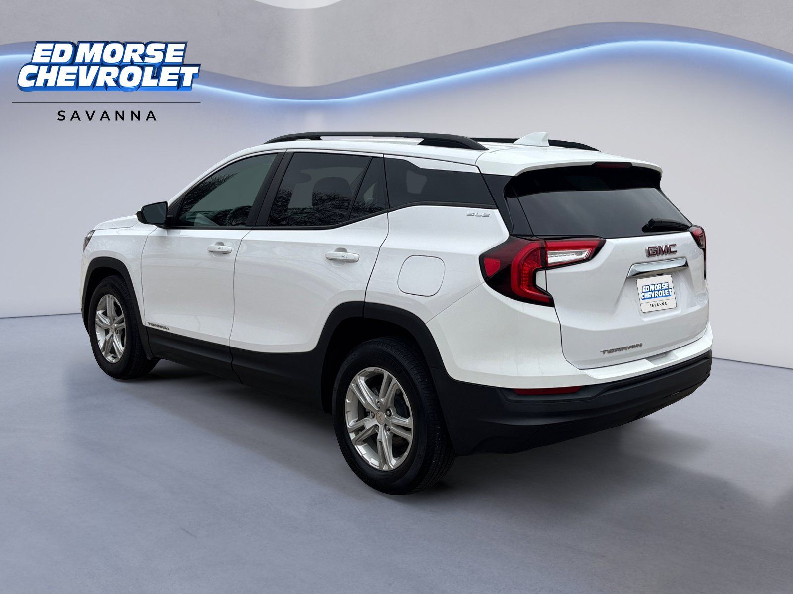 Used 2022 GMC Terrain SLE w/ Driver Convenience Package FWD image 3