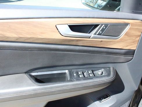 Used 2025 Volkswagen Atlas SE image 21