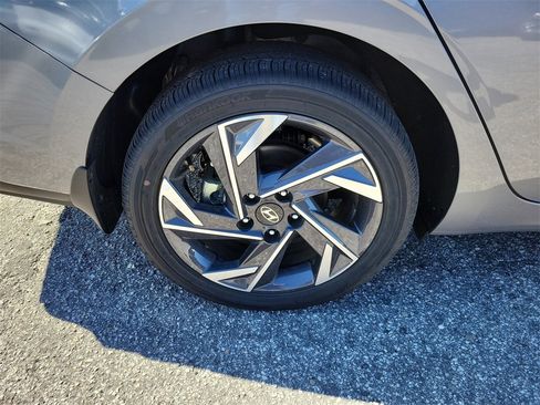 New 2025 Hyundai Elantra SEL image 5