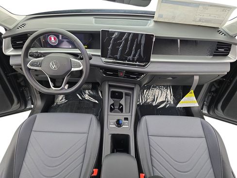 New 2026 Volkswagen Tiguan SE FWD image 9