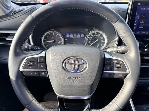 Used 2022 Toyota Highlander Platinum image 25