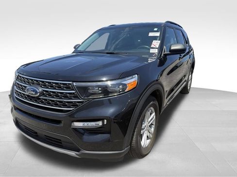 Used 2024 Ford Explorer XLT w/ Equipment Group 202A AWD/4WD image 3