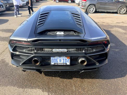 Used 2021 Lamborghini Huracan EVO image 13
