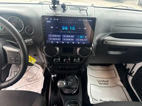 Used 2018 Jeep Wrangler Sport w/ Connectivity Group AWD/4WD image 19