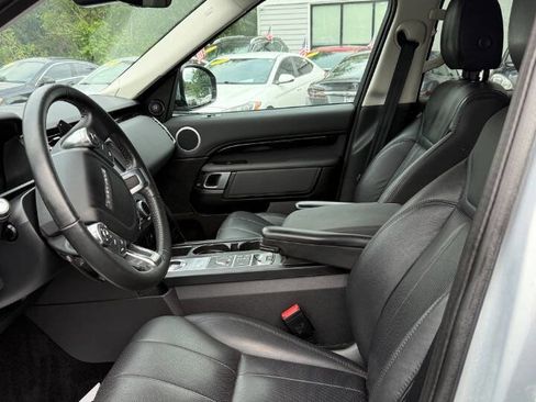 Used 2018 Land Rover Discovery SE image 13