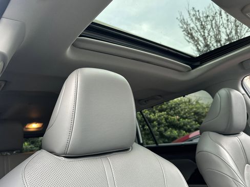 Used 2023 Toyota Highlander Limited image 14