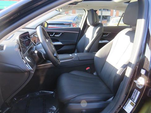Used 2025 Mercedes-Benz E 350 4MATIC Sedan image 16