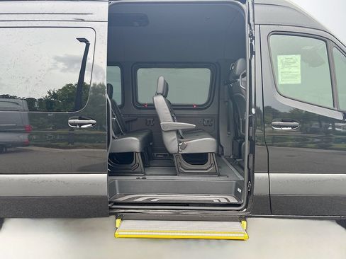 Used 2024 Mercedes-Benz Sprinter 2500 image 27