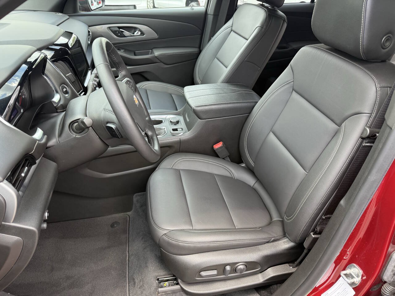 Used 2022 Chevrolet Traverse LT FWD image 17