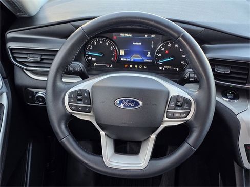 Used 2021 Ford Explorer XLT w/ Equipment Group 202A image 5