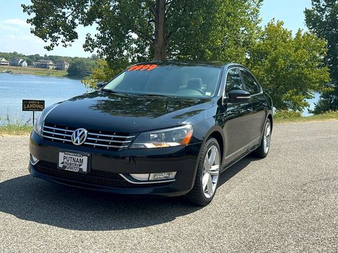 Used 2013 Volkswagen Passat TDI SE image 3