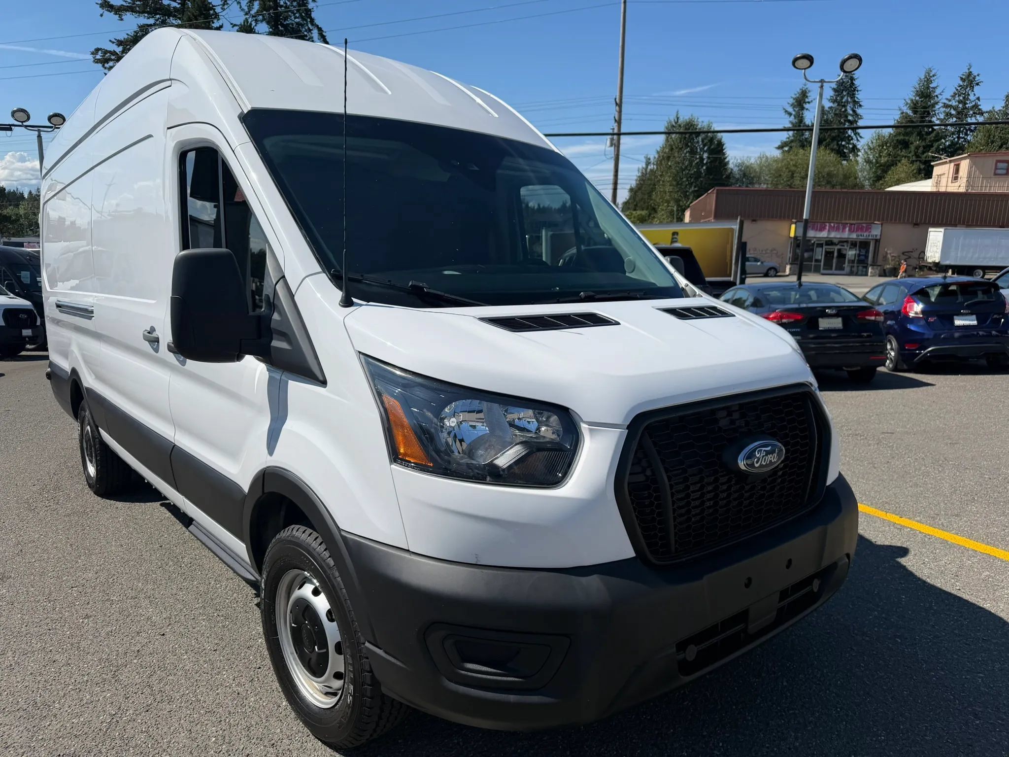 Used 2024 Ford Transit 250 148 High Roof Extended w/ Load Area Protection Package RWD image 3