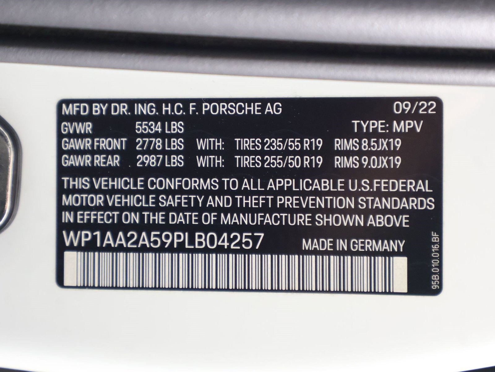 Certified 2023 Porsche Macan AWD/4WD image 19