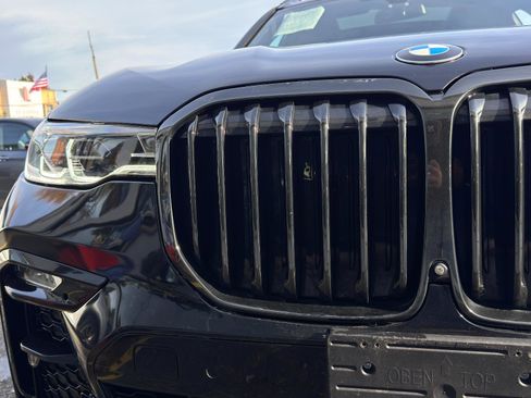 Used 2022 BMW X7 xDrive40i w/ M Sport Package image 10