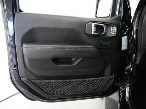 Used 2019 Jeep Wrangler Unlimited Sahara w/ Uconnect 4C Nav & Sound Group AWD/4WD image 39