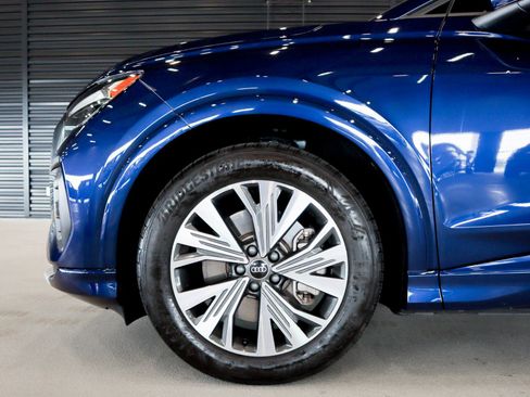 Used 2025 Audi Q4 e-tron Premium w/ Convenience Package RWD image 5