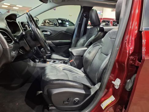 Used 2019 Jeep Cherokee Limited image 16