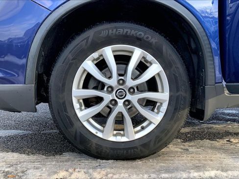 Used 2018 Nissan Rogue SV image 8