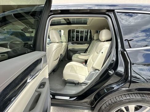 Used 2023 Cadillac XT6 Premium Luxury w/ Technology Package image 31