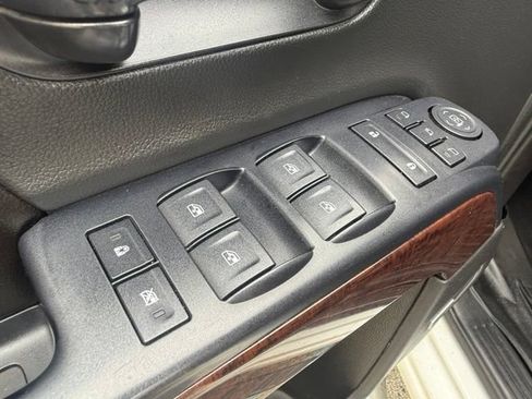 Used 2016 GMC Sierra 3500 SLT w/ Duramax Plus Package AWD/4WD image 18
