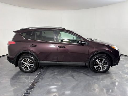 Used 2018 Toyota RAV4 XLE w/ Plus Extra Value Package AWD/4WD image 4