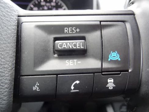 Used 2025 Nissan Rogue SV AWD/4WD image 22