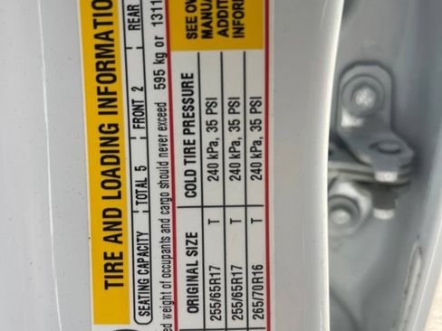 Used 2018 Chevrolet Colorado Z71 AWD/4WD image 12