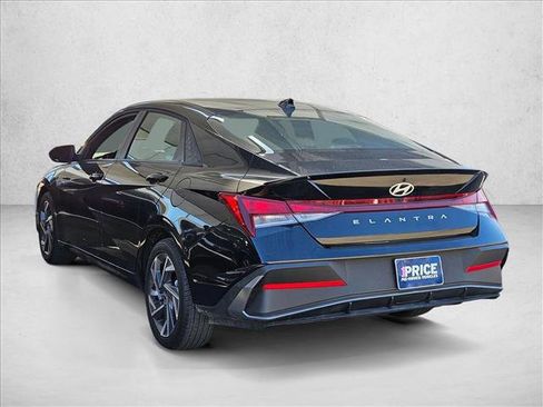 Certified 2025 Hyundai Elantra Sport image 7