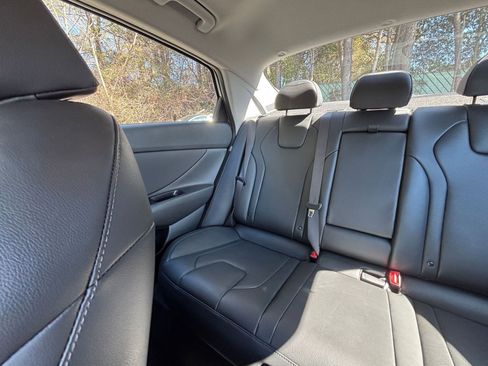 Used 2025 Hyundai Elantra Limited image 42