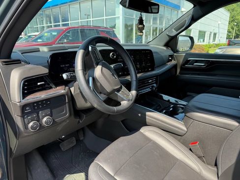Used 2025 Chevrolet Tahoe Z71 w/ Comfort Package AWD/4WD image 9