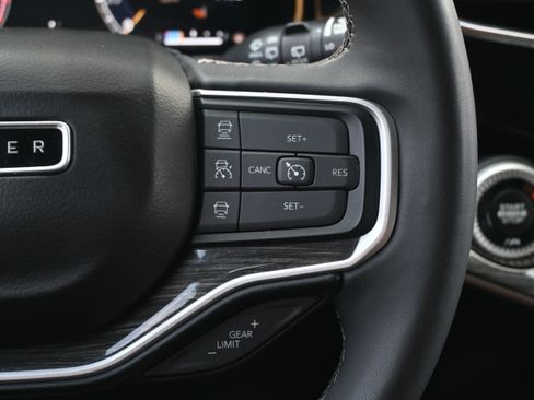 Used 2022 Jeep Wagoneer Series III w/ Premium Group I image 40