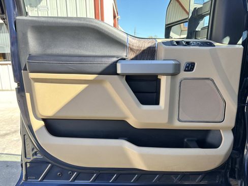 Used 2017 Ford F250 Lariat w/ Lariat Value Package image 18