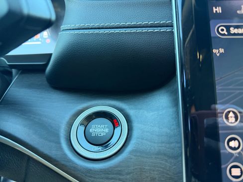 Used 2023 Jeep Grand Cherokee Limited image 23