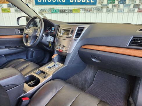 Used 2013 Subaru Outback 3.6R Limited image 2