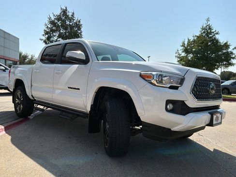 Used 2019 Toyota Tacoma TRD Sport w/ Technology Package AWD/4WD image 4