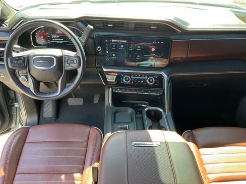 Used 2024 GMC Sierra 2500 Denali Ultimate w/ Max Trailering Package AWD/4WD image 4