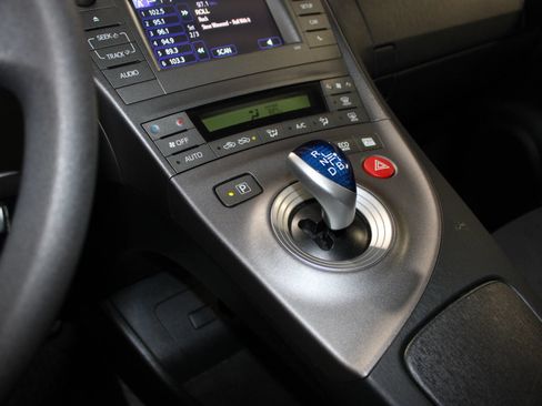 Used 2015 Toyota Prius Two FWD image 19