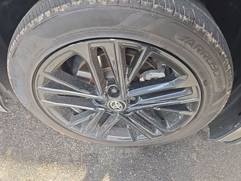 Used 2025 Toyota Camry SE FWD image 12