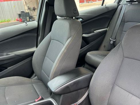 Used 2019 Chevrolet Cruze LS FWD image 9