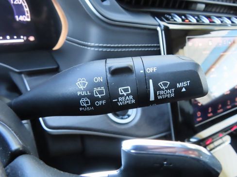 Used 2022 Jeep Grand Cherokee L Limited image 23