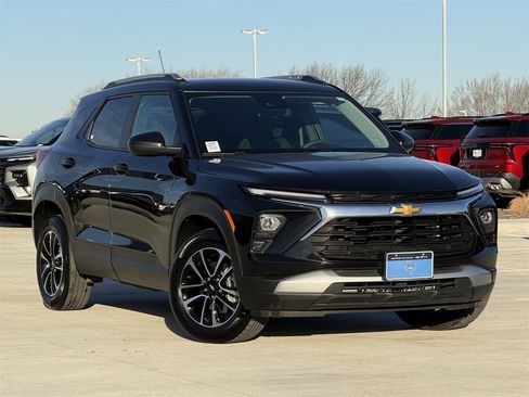 Certified 2025 Chevrolet TrailBlazer LT image 2