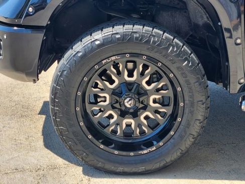 Used 2019 Toyota Tundra Platinum image 10