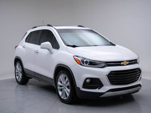 Used 2018 Chevrolet Trax Premier FWD image 29