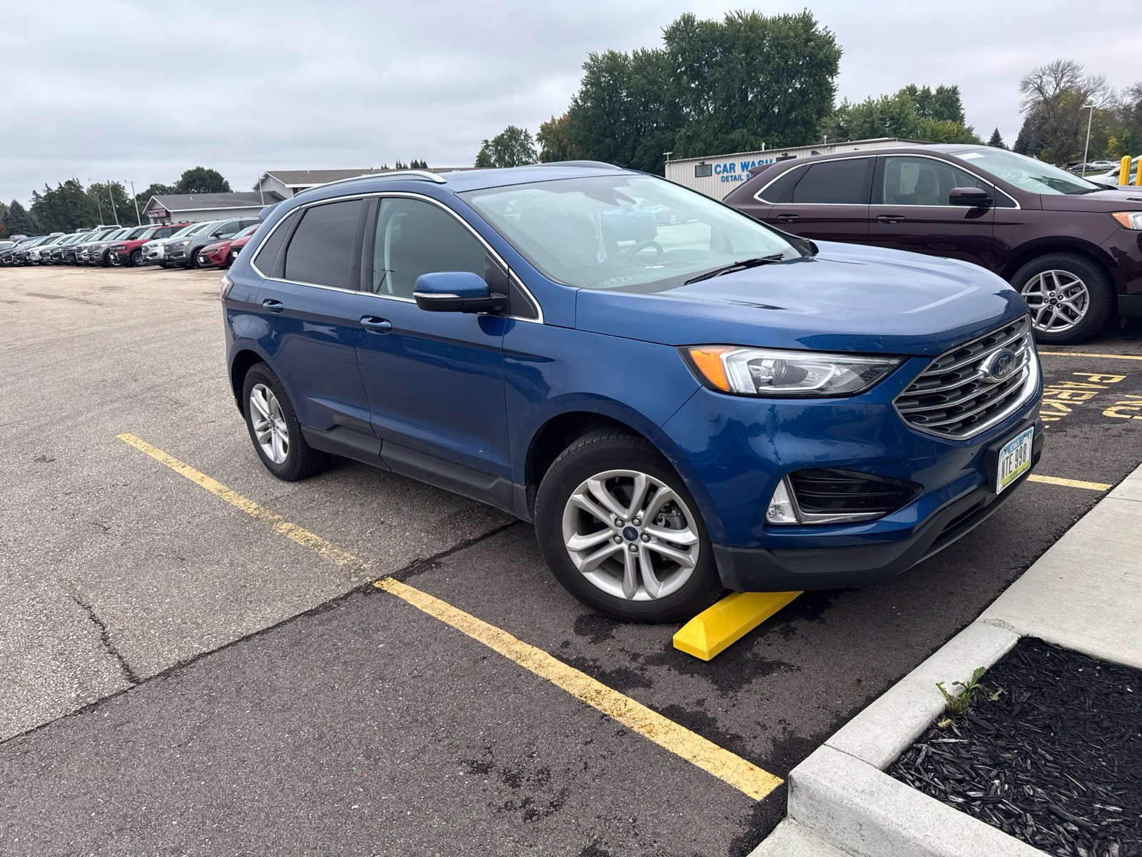 Used 2020 Ford Edge SEL w/ Cold Weather Package FWD image 3