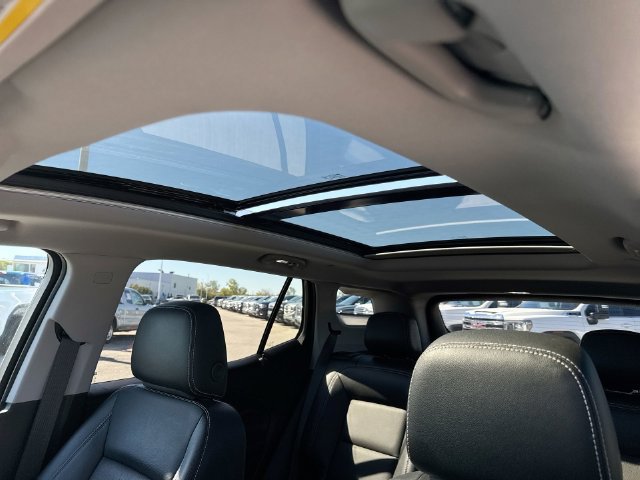 Used 2024 GMC Terrain SLT w/ Infotainment Package II AWD/4WD image 19