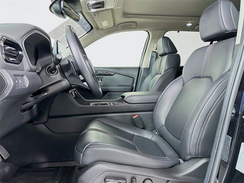 Certified 2025 Honda Pilot Touring image 13