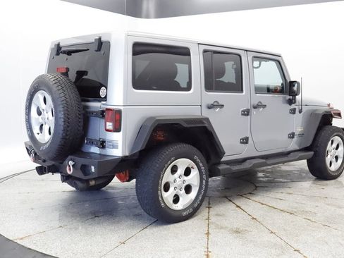 Used 2013 Jeep Wrangler Unlimited Sahara w/ Dual Top Group AWD/4WD image 5